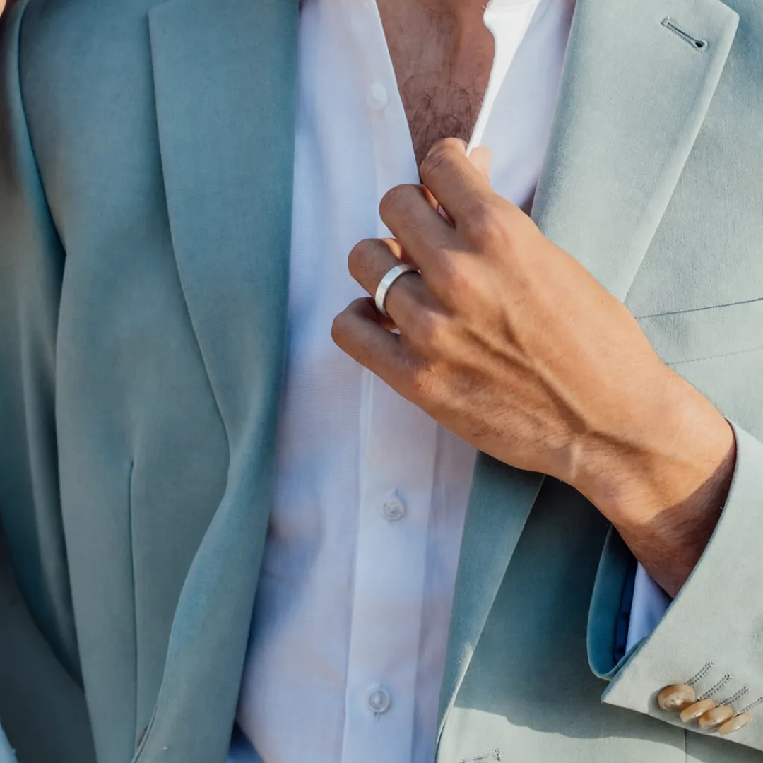 A man’s RAUSCHMAYER wedding band in white gold